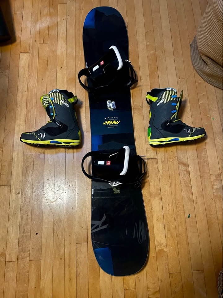 159 Rossignol Snowboard Package with Burton Bindings and Size 11 Boots